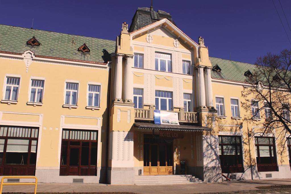 Hotel Lev Левице Экстерьер фото
